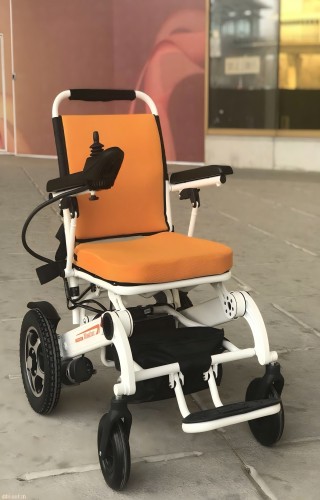 低速电动轮椅